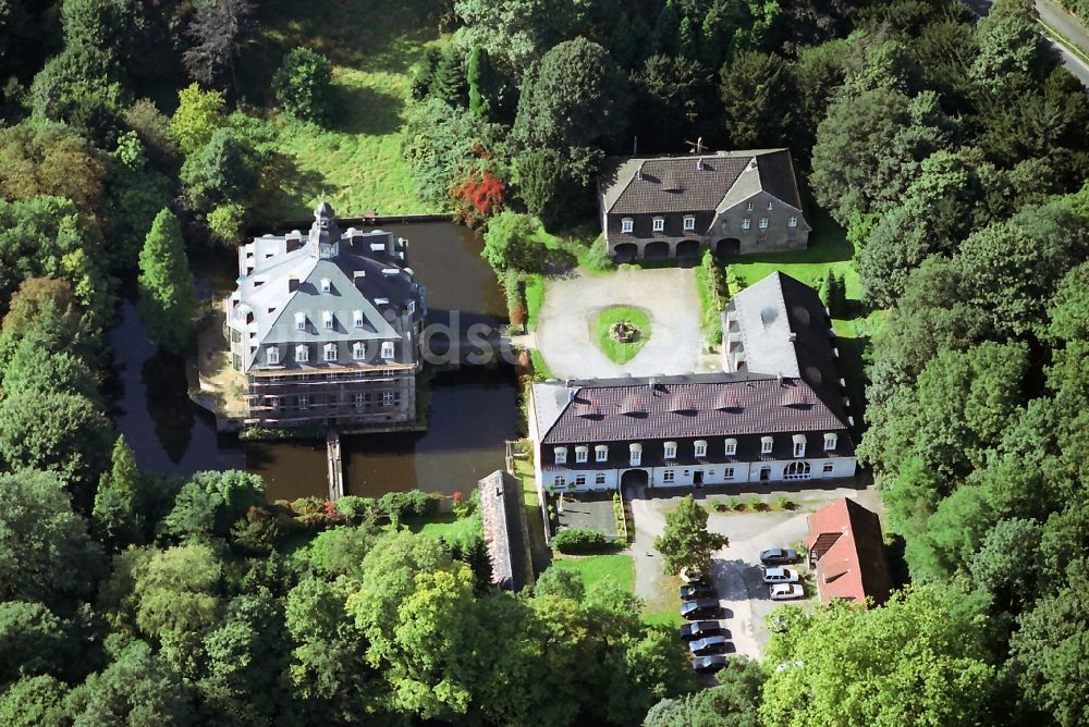 Luftbild Solingen - Wasserschloß Schloss Hackhausen in Solingen im Bundesland Nordrhein-Westfalen