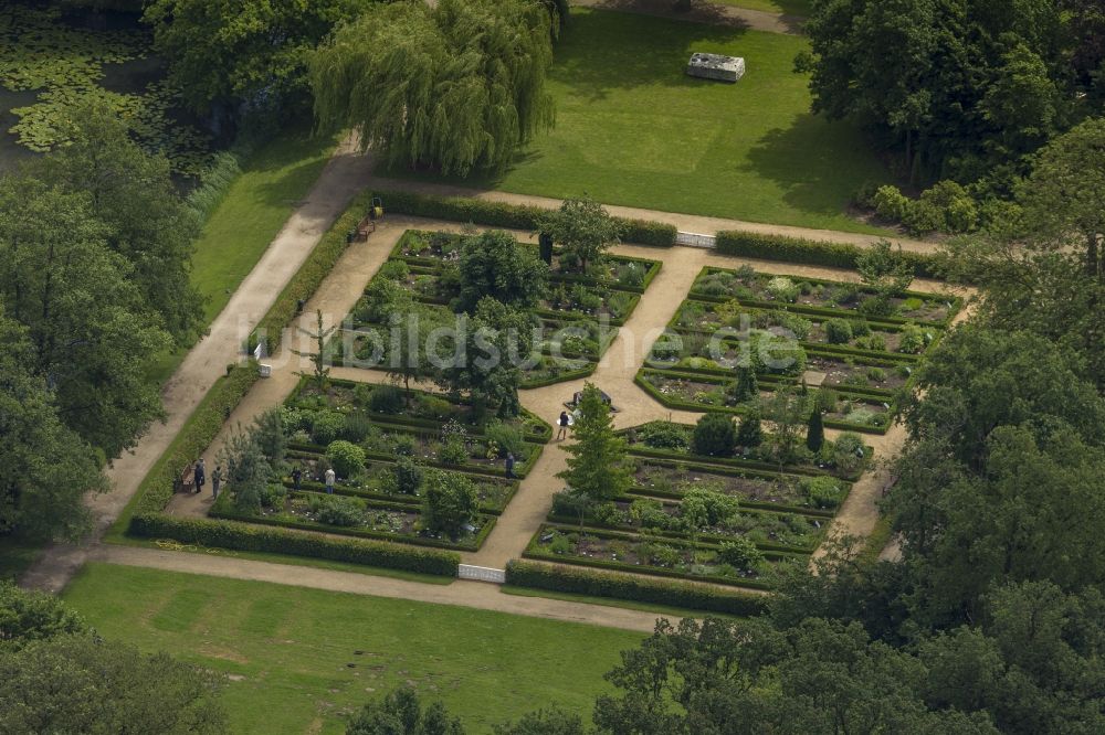 Bedburg-Hau aus der Vogelperspektive: Wasserschloss Schloss Moyland bei Bedburg- Hau im Bundesland Nordrhein-Westfalen NRW