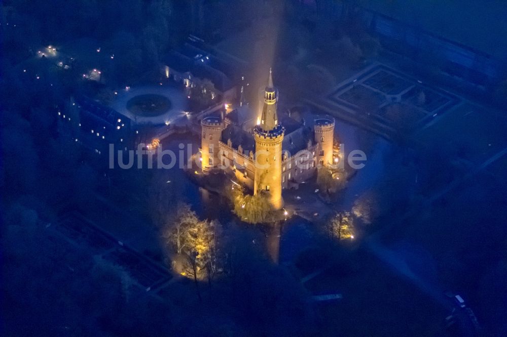 Bedburg-Hau von oben - Wasserschloss Schloss Moyland bei Bedburg- Hau im Bundesland Nordrhein-Westfalen NRW