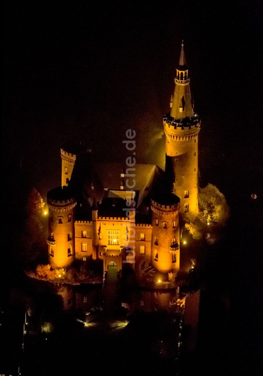 Luftbild Bedburg-Hau - Wasserschloss Schloss Moyland bei Bedburg- Hau im Bundesland Nordrhein-Westfalen NRW