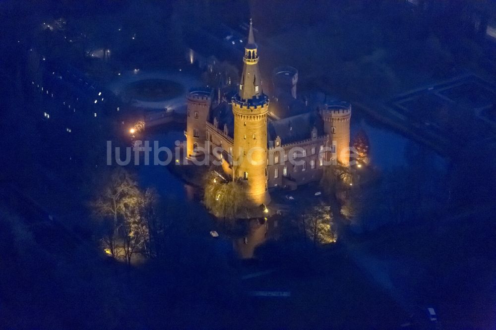 Bedburg-Hau von oben - Wasserschloss Schloss Moyland bei Bedburg- Hau im Bundesland Nordrhein-Westfalen NRW