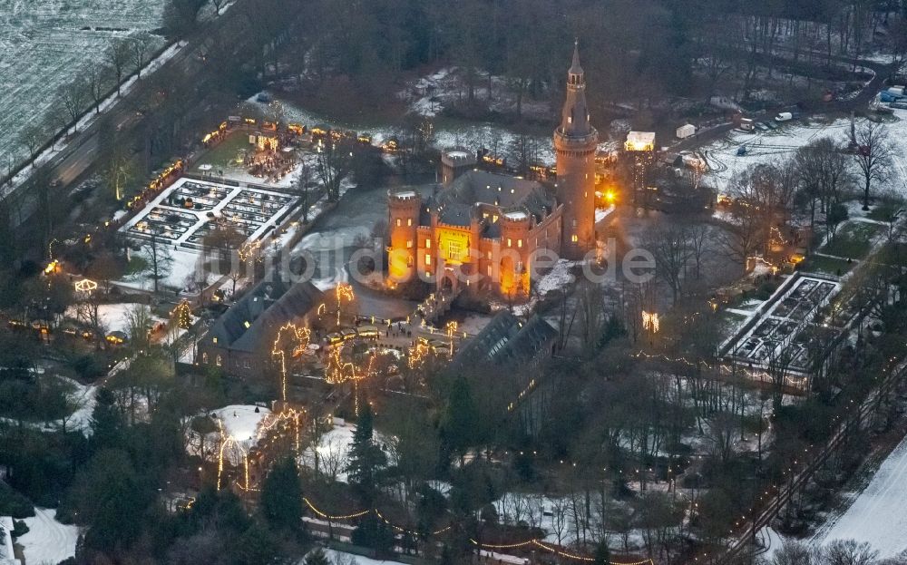 Bedburg-Hau aus der Vogelperspektive: Wasserschloss Schloss Moyland bei Bedburg- Hau im Bundesland Nordrhein-Westfalen NRW