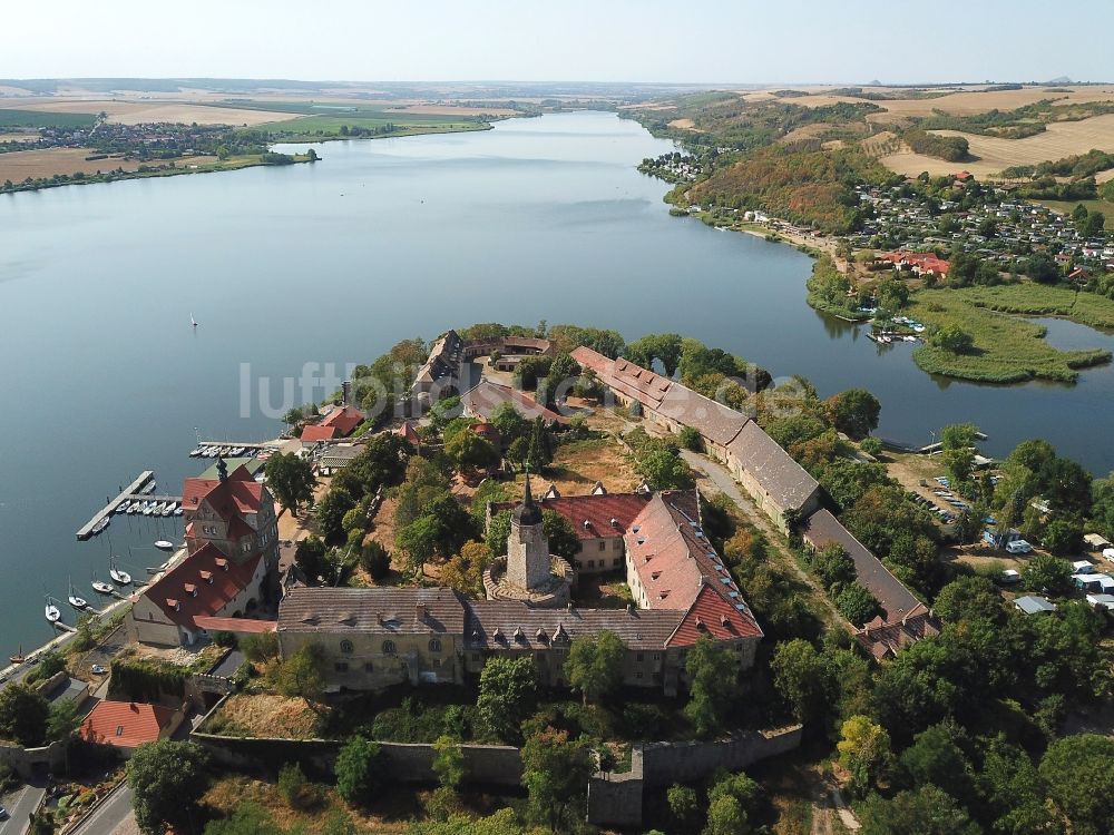 Seegebiet Mansfelder Land aus der Vogelperspektive: Wasserschloß Schloss am Vietzbach in Seeburg im Bundesland Sachsen-Anhalt, Deutschland