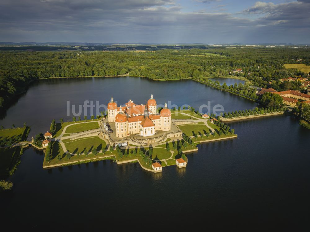 Luftbild Moritzburg - Wasserschloss und Schloßpark in Moritzburg im Bundesland Sachsen, Deutschland