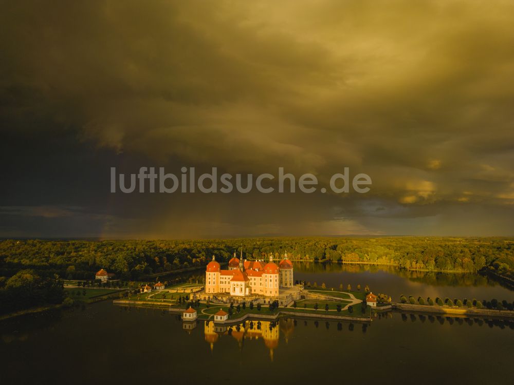 Luftbild Moritzburg - Wasserschloss und Schloßpark in Moritzburg im Bundesland Sachsen, Deutschland