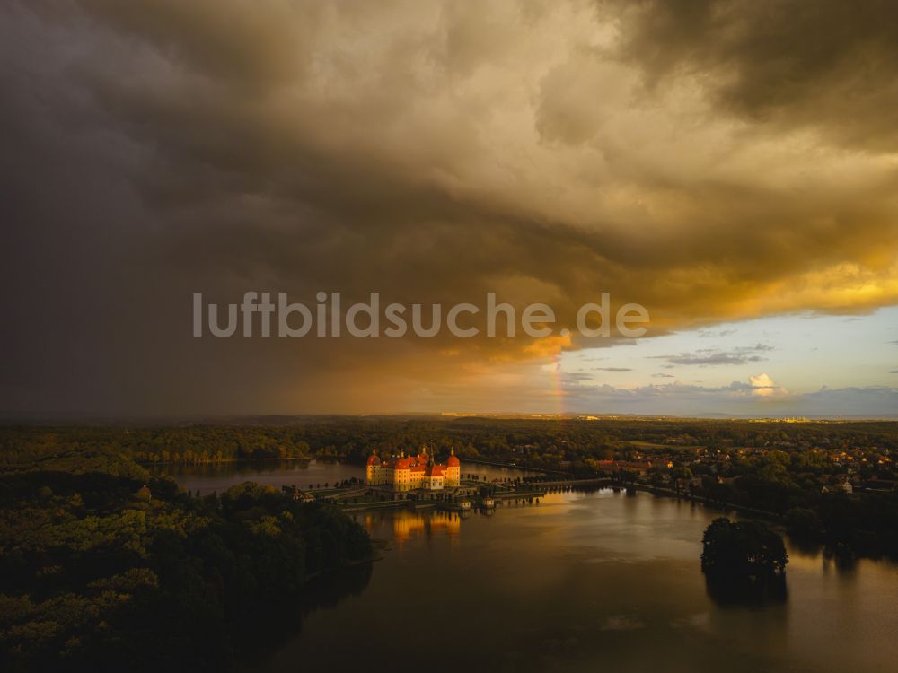 Moritzburg von oben - Wasserschloss und Schloßpark in Moritzburg im Bundesland Sachsen, Deutschland