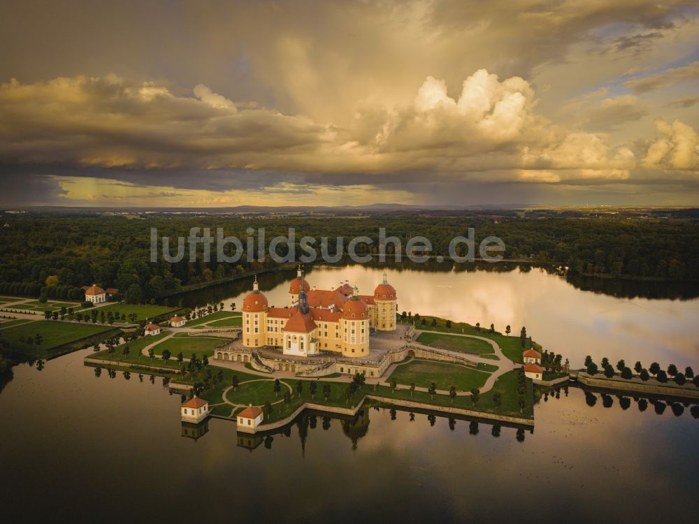 Luftbild Moritzburg - Wasserschloss und Schloßpark in Moritzburg im Bundesland Sachsen, Deutschland