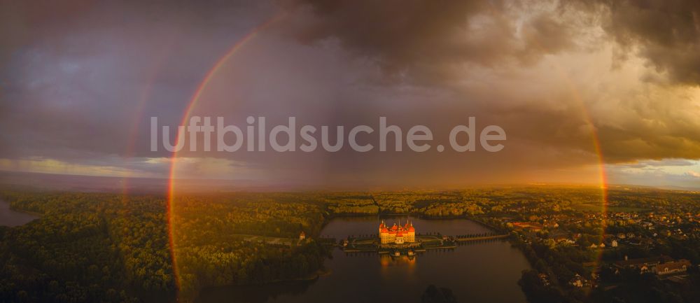 Luftaufnahme Moritzburg - Wasserschloss und Schloßpark in Moritzburg im Bundesland Sachsen, Deutschland