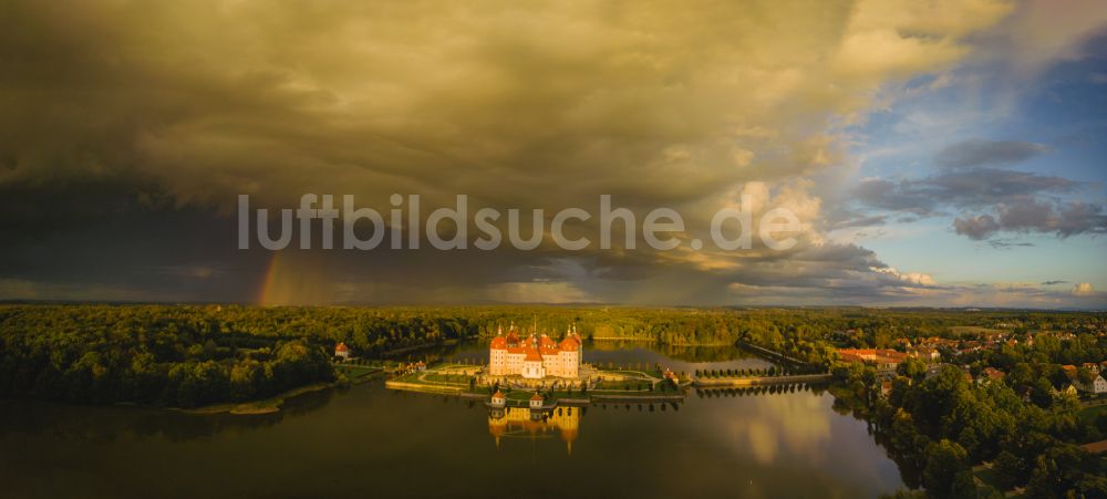 Moritzburg von oben - Wasserschloss und Schloßpark in Moritzburg im Bundesland Sachsen, Deutschland