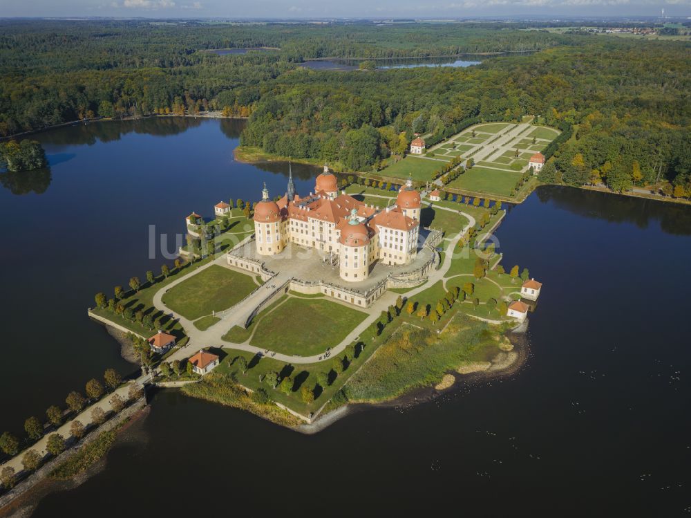 Luftbild Moritzburg - Wasserschloss und Schloßpark in Moritzburg im Bundesland Sachsen, Deutschland