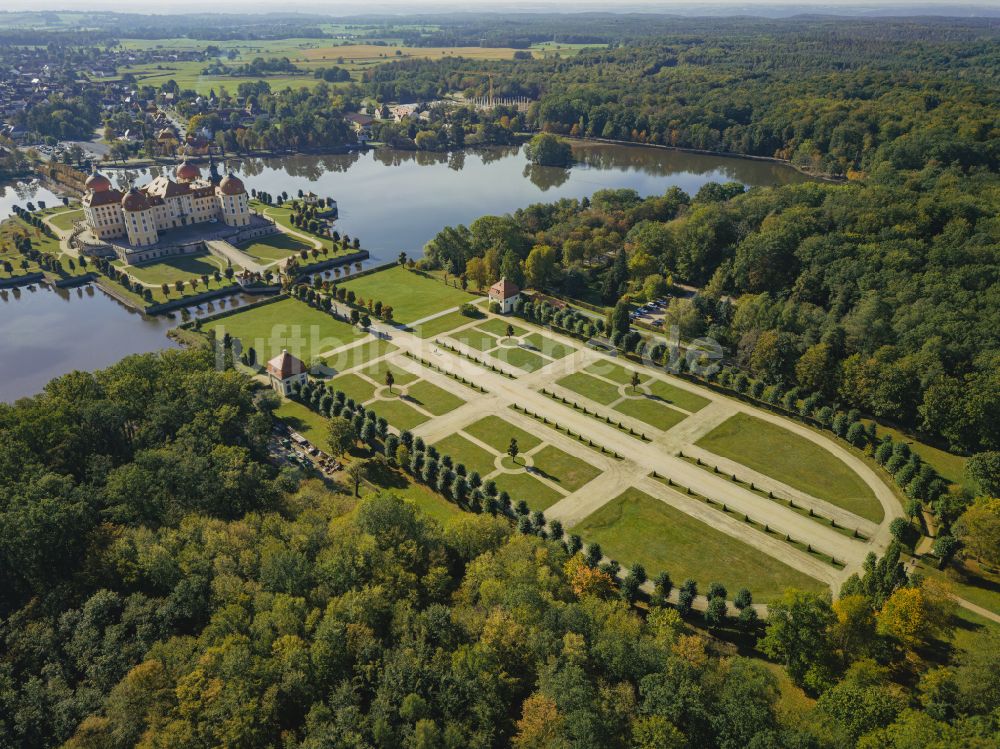 Luftbild Moritzburg - Wasserschloss und Schloßpark in Moritzburg im Bundesland Sachsen, Deutschland