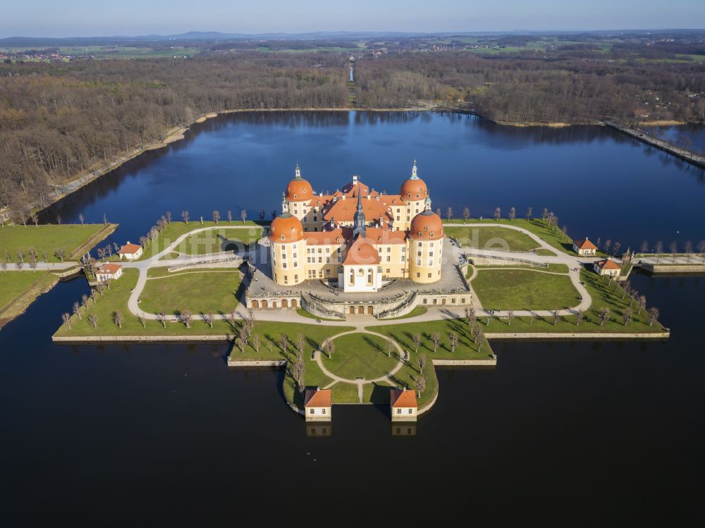 Luftbild Moritzburg - Wasserschloss und Schloßpark in Moritzburg im Bundesland Sachsen, Deutschland