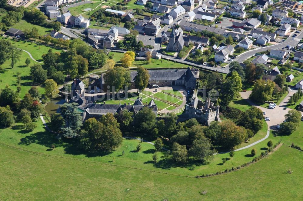 Longuenee en Anjou aus der Vogelperspektive: Wasserschloß mit Wassergraben Le Plessis Mace in Longuenee en Anjou in Pays de la Loire, Frankreich