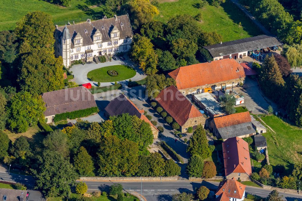 Wendlinghausen von oben - Wasserschloss mit Wassergraben in Wendlinghausen im Bundesland Nordrhein-Westfalen, Deutschland