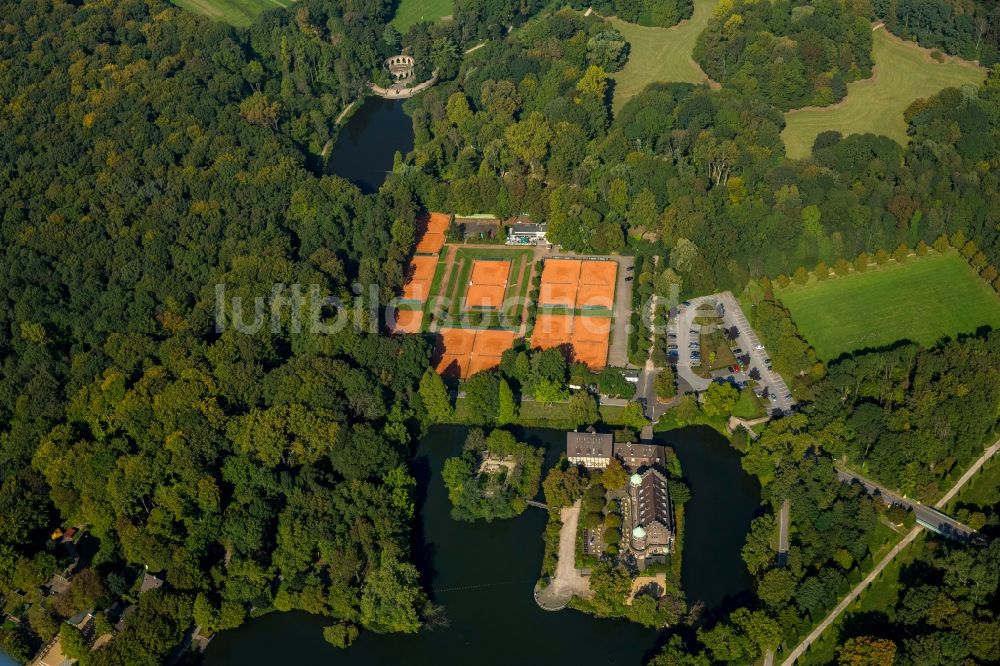 Luftaufnahme Gladbeck - Wasserschloß Wittringen mit Schloßpark an den Brillenteichen in Gladbeck im Bundesland Nordrhein-Westfalen