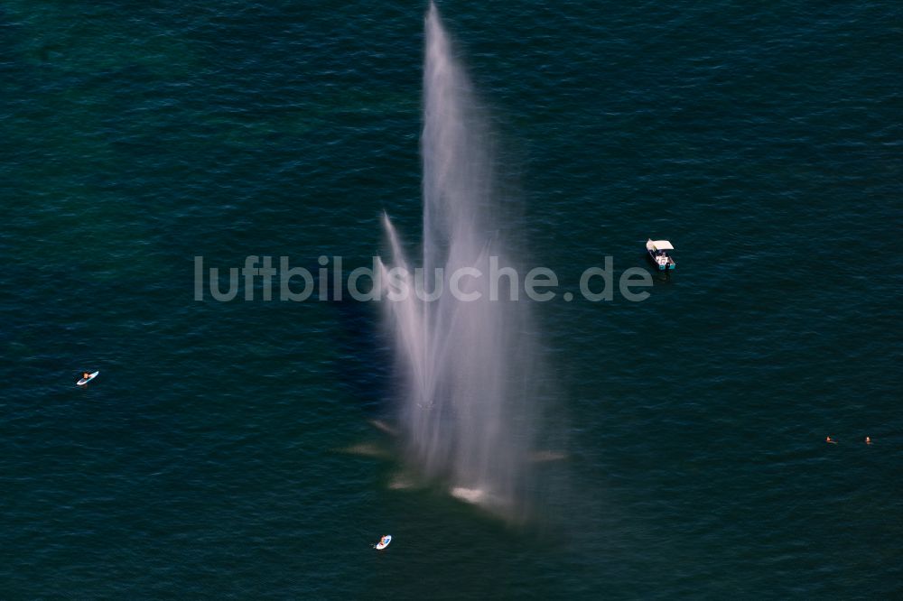 Konstanz aus der Vogelperspektive: Wasserspiel- Fontaine auf auf dem Bodensee in Konstanz im Bundesland Baden-Württemberg, Deutschland