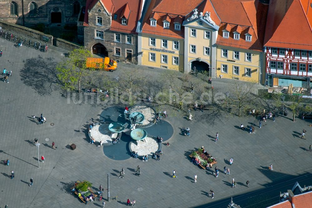 Erfurt von oben - Wasserspiele- Brunnen Neuer Angerbrunnen in Erfurt im Bundesland Thüringen, Deutschland