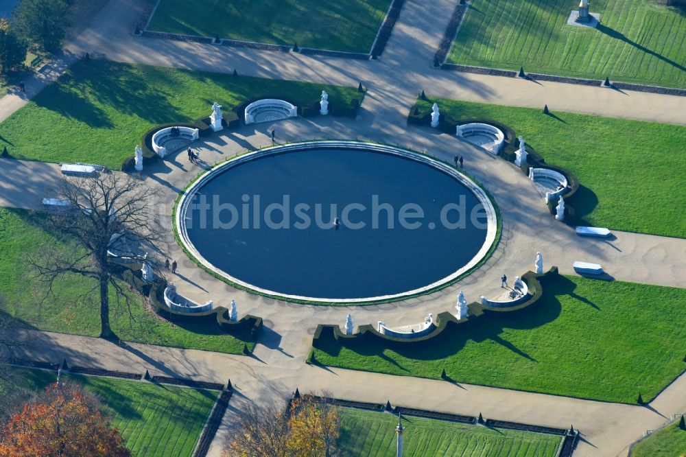 Luftbild Potsdam - Wasserspiele- Brunnen auf dem Park- Gelände des Schloß Sanssouci im Ortsteil Westliche Vorstadt in Potsdam im Bundesland Brandenburg, Deutschland