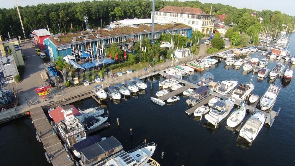 Luftaufnahme Berlin - Wassersportzentrum am Uferbereich der Müggelspree in Berlin