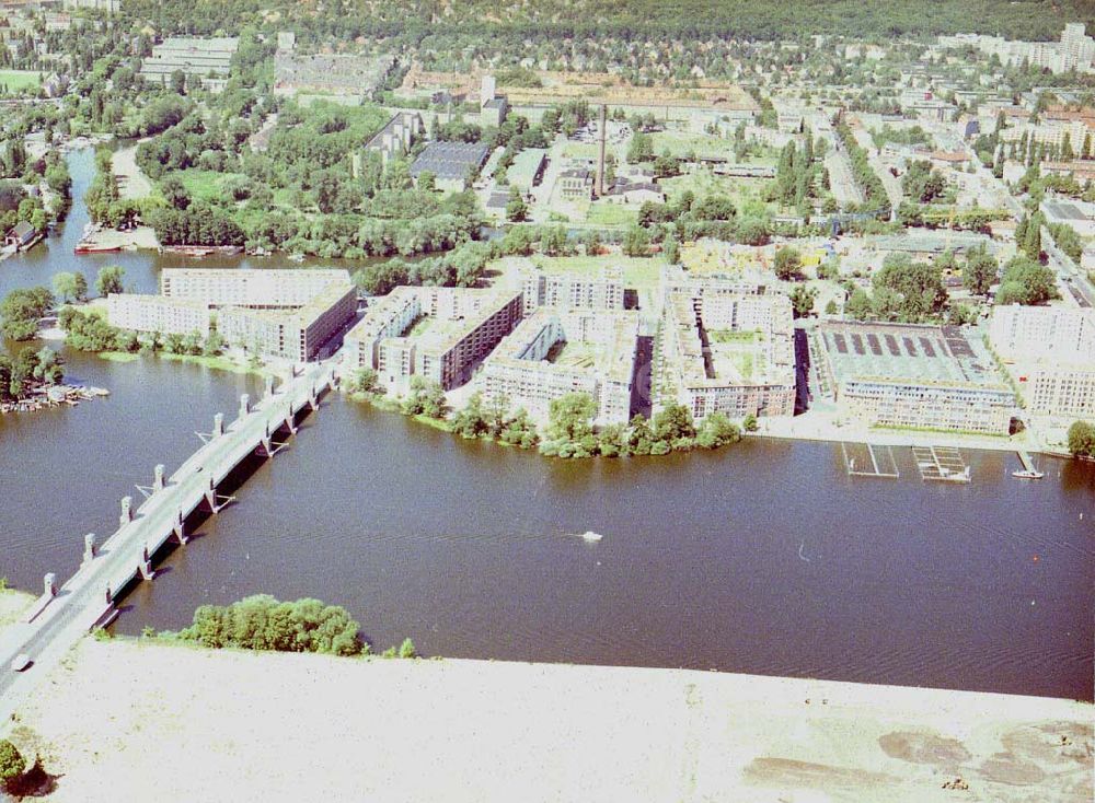 Luftaufnahme Berlin - Spandau - Wasserstadt Oberhavel in Berlin - Spandau.