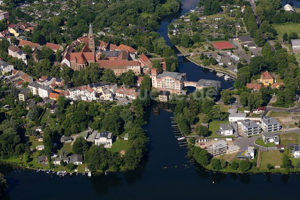 Luftbild Brandenburg an der Havel - Wasserstraße der Binnenschiffahrt Domstreng - Stimmingsgraben - Schoners Wehr in Brandenburg an der Havel im Bundesland Brandenburg, Deutschland