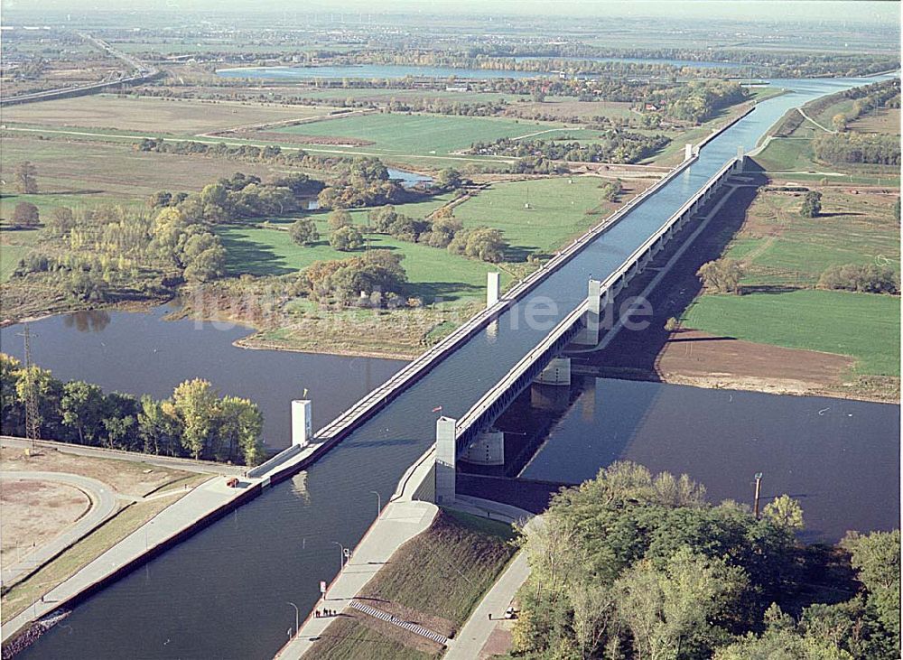 Luftaufnahme Hohenwarthe / Sachsen-Anhalt - Wasserstraßenkreuz Magdeburg Blick auf die Kanalbrücke über die Elbe Das Wasserstraßen-Neubauamt Magdeburg Kleiner Werder 5c D-39114 Magdeburg Tel