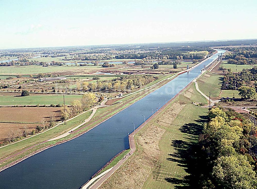 Luftbild Hohenwarthe / Sachsen Anhalt - 14.10.2003 Wasserstraßenkreuz Magdeburg Blick auf die neue Kanalbrücke über die Elbe