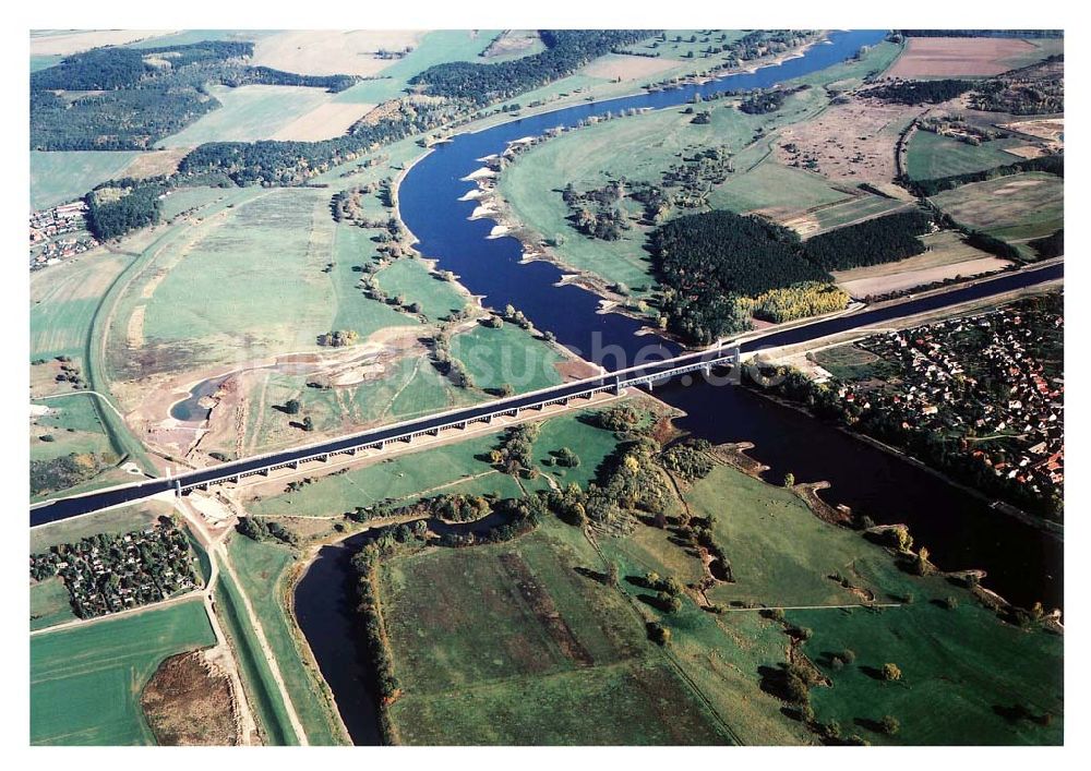 Luftbild Hohenwarthe / Sachsen Anhalt - 14.10.2003 Wasserstraßenkreuz Magdeburg Blick auf die neue Kanalbrücke über die Elbe