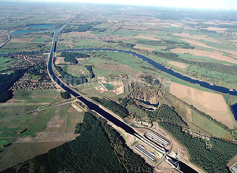 Hohenwarthe / Sachsen Anhalt von oben - Wasserstraßenkreuz Magdeburg Blick auf die neue Kanalbrücke über die Elbe und die Doppelschleuse Hohenwarthe Foto: Grahn