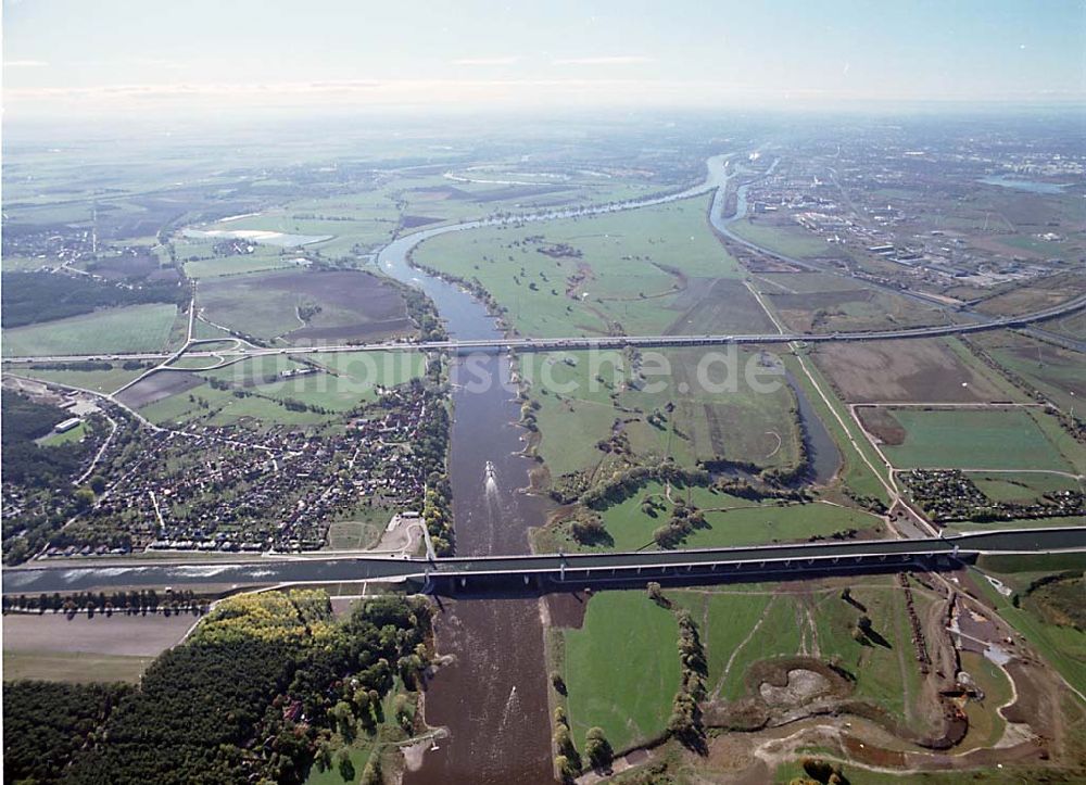 Luftaufnahme Hohenwarthe / Sachsen Anhalt - Wasserstraßenkreuz Magdeburg Blick auf die neue Kanalbrücke über die Elbe, die Schleuse Rothensee und das Schiffshebewerk Rothensee