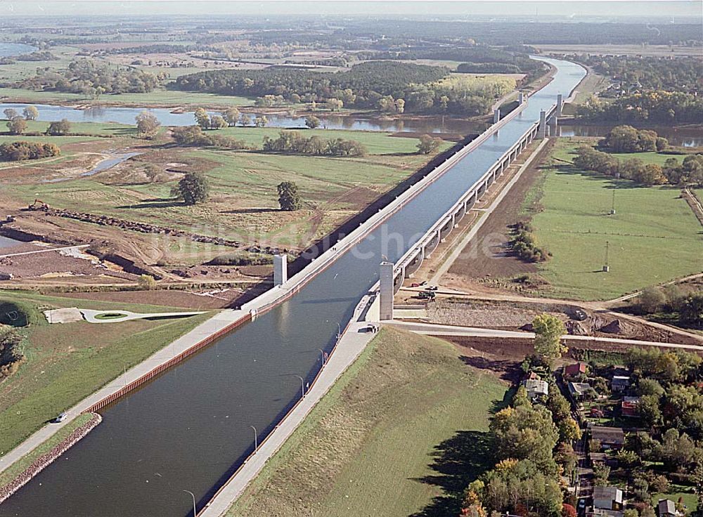 Luftaufnahme Hohenwarhe / Sachsen Anhalt - Wasserstraßenkreuz Magdeburg Blick auf die neue Kanalbrücke über die Elbe Das Wasserstraßen-Neubauamt Magdeburg Kleiner Werder 5c D-39114 Magdeburg Tel