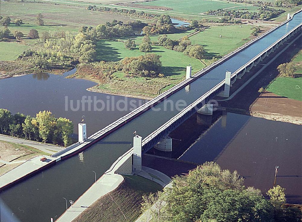 Luftaufnahme Hohenwarhe / Sachsen Anhalt - Wasserstraßenkreuz Magdeburg Blick auf die neue Kanalbrücke über die Elbe Das Wasserstraßen-Neubauamt Magdeburg Kleiner Werder 5c D-39114 Magdeburg Tel