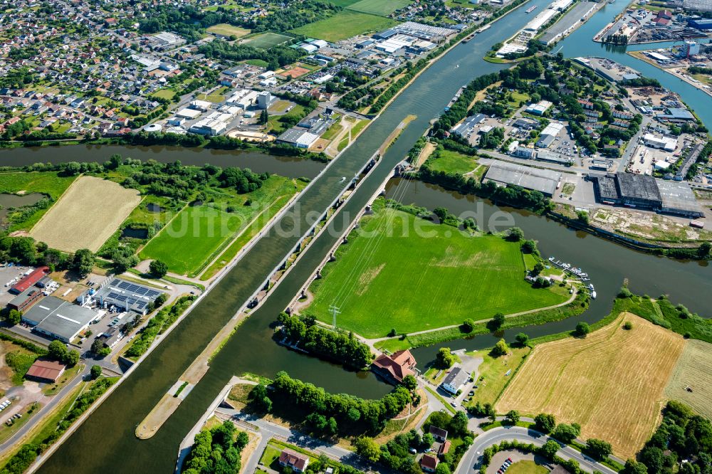 Luftaufnahme Minden - Wasserstraßenkreuzung der Weser mit dem Mittellandkanal in Minden im Bundesland Nordrhein-Westfalen