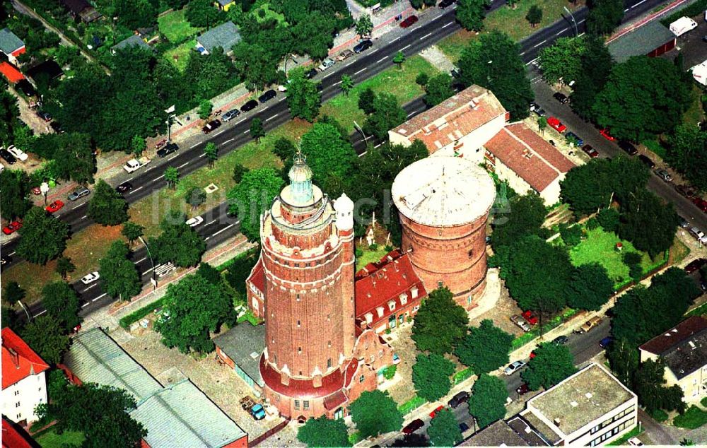 Luftbild Berlin-Spandau - Wassertum am Spandauer Damm