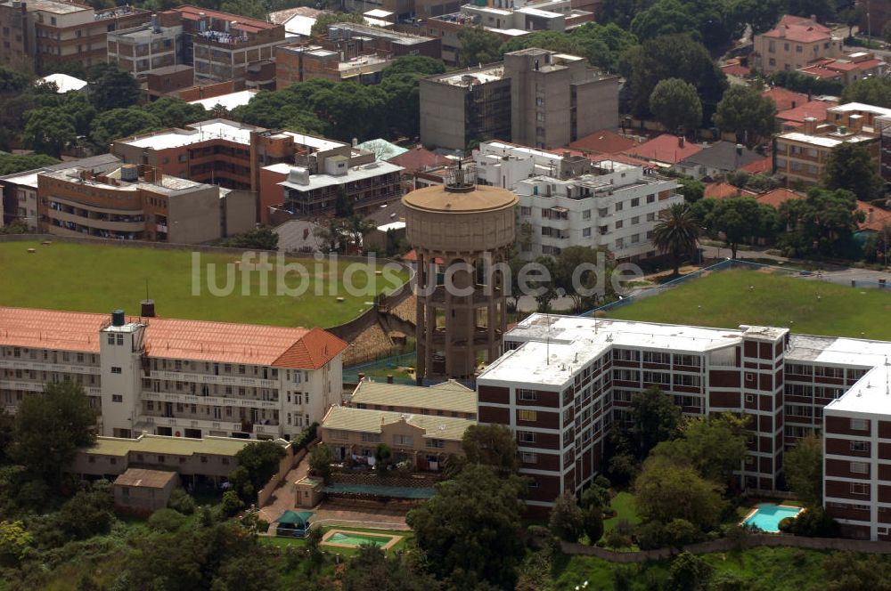 Johannesburg aus der Vogelperspektive: Wasserturm und Aussichtspunkt am höchsten Punkt im Außenbezirk Highlands von Johannesburg