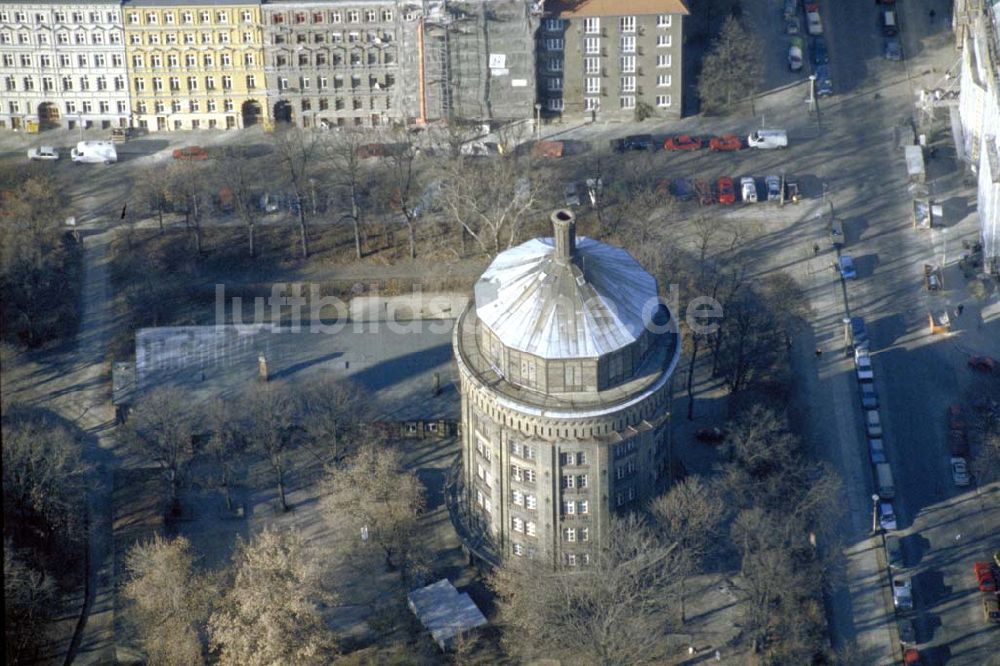 Luftbild Berlin - PRENZLAUER BERG - Wasserturm in Berlin-Prenzlauer Berg. 1995