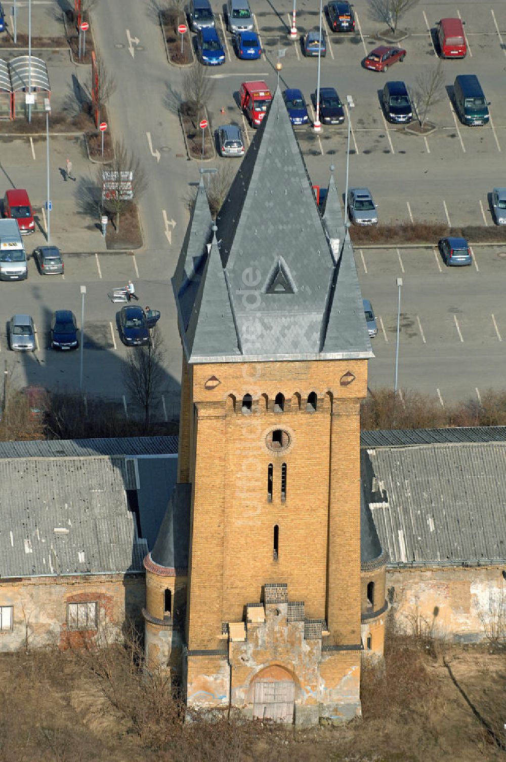 Luftaufnahme Frankfurt (Oder) - Wasserturm auf dem Gelände der Gelben Kaserne in Frankfurt (Oder)