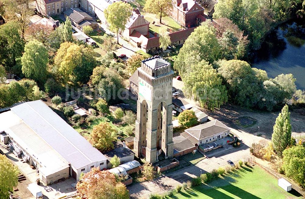 Eberswalde / Brandenburg aus der Vogelperspektive: Wasserturm an der Messingwerksiedlung (UNESCO-Denkmalsliste) in Eberswalde - Finow (Brandenburg)