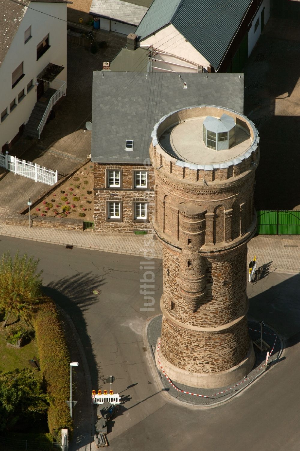 Münstermaifeld von oben - Wasserturm in Münstermaifeld im Bundesland Rheinland-Pfalz