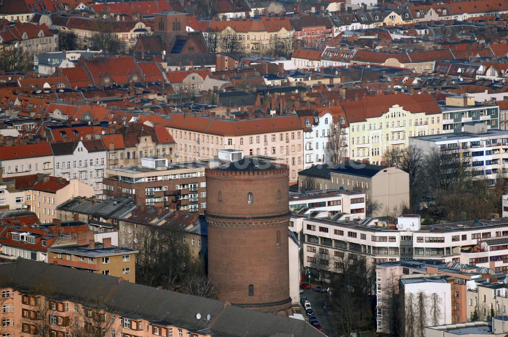 Berlin aus der Vogelperspektive: Wasserturm in Neukölln in der Leykestraße