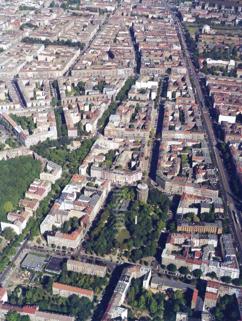 Luftaufnahme Berlin-Prenzlauer Berg - Wasserturm am Prenzlauer Berg 25.09.1997