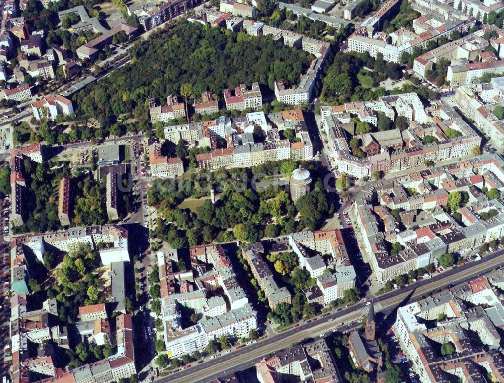 Luftbild Berlin-Prenzlauer Berg - Wasserturm am Prenzlauer Berg 25.09.1997