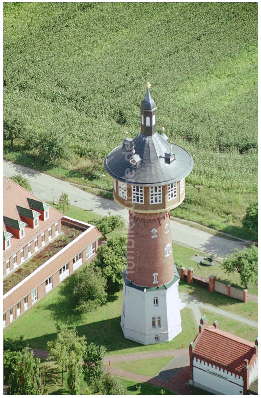 Schwedt von oben - Wasserturm Schwedt und Turmhotel