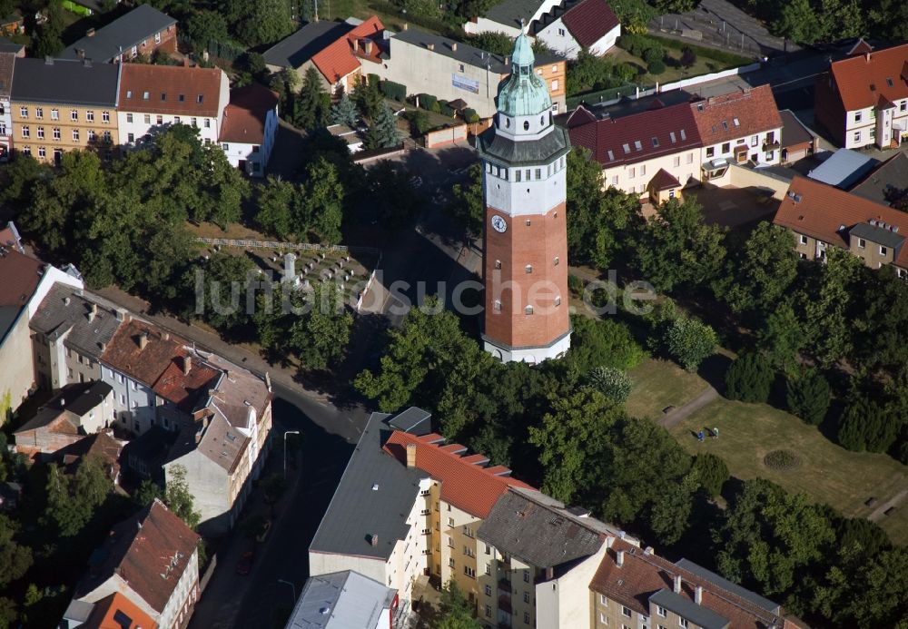 Luftaufnahme Finsterwalde - Wasserturm im Stadtzentrum von Finsterwalde im Bundesland Brandenburg