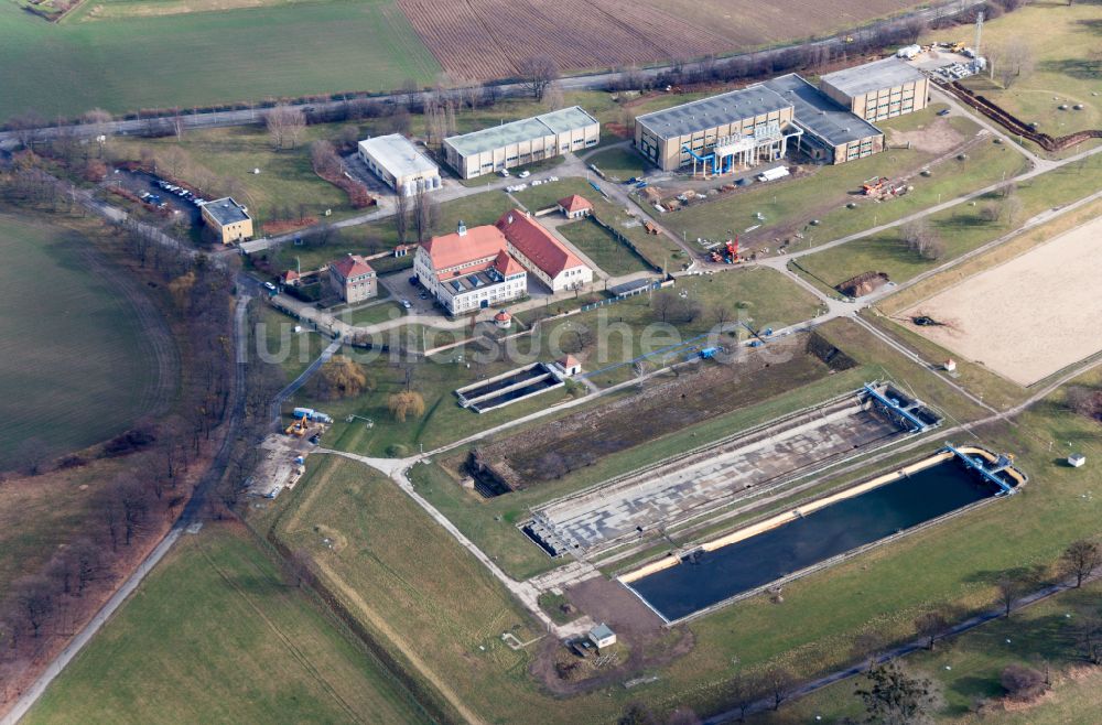 Dresden von oben - Wasserwerk DVGW Technologiezentrum Wasser (TZW) im Ortsteil Hosterwitz in Dresden im Bundesland Sachsen, Deutschland