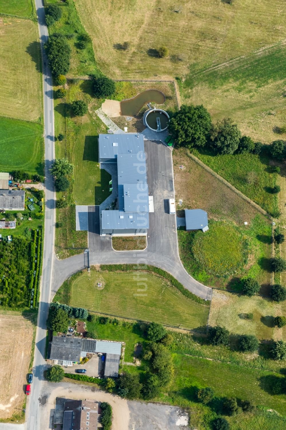 Luftaufnahme Emmerich am Rhein - Wasserwerk - Erdspeicher Anlage in Emmerich am Rhein im Bundesland Nordrhein-Westfalen, Deutschland