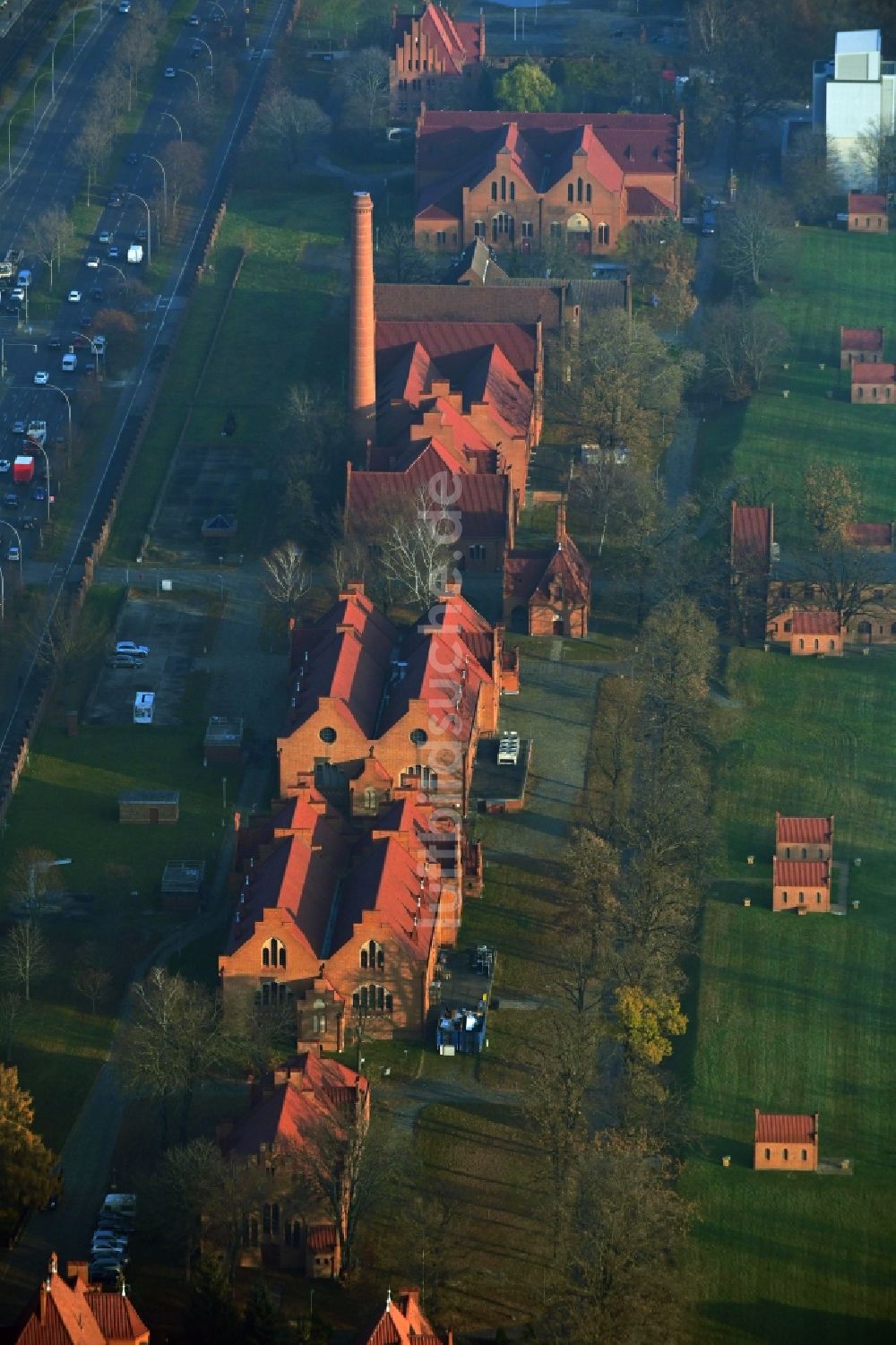 Berlin von oben - Wasserwerk - Erdspeicher Anlage im Ortsteil Lichtenberg in Berlin, Deutschland