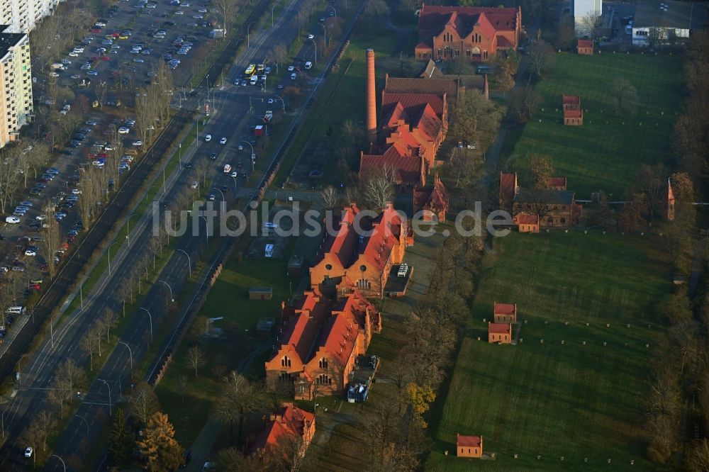 Berlin aus der Vogelperspektive: Wasserwerk - Erdspeicher Anlage im Ortsteil Lichtenberg in Berlin, Deutschland