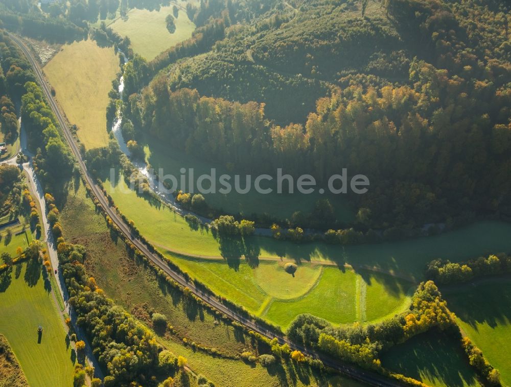 Meschede von oben - Wasserwerk - Erdspeicher Anlage an der Ruhr in Meschede im Bundesland Nordrhein-Westfalen