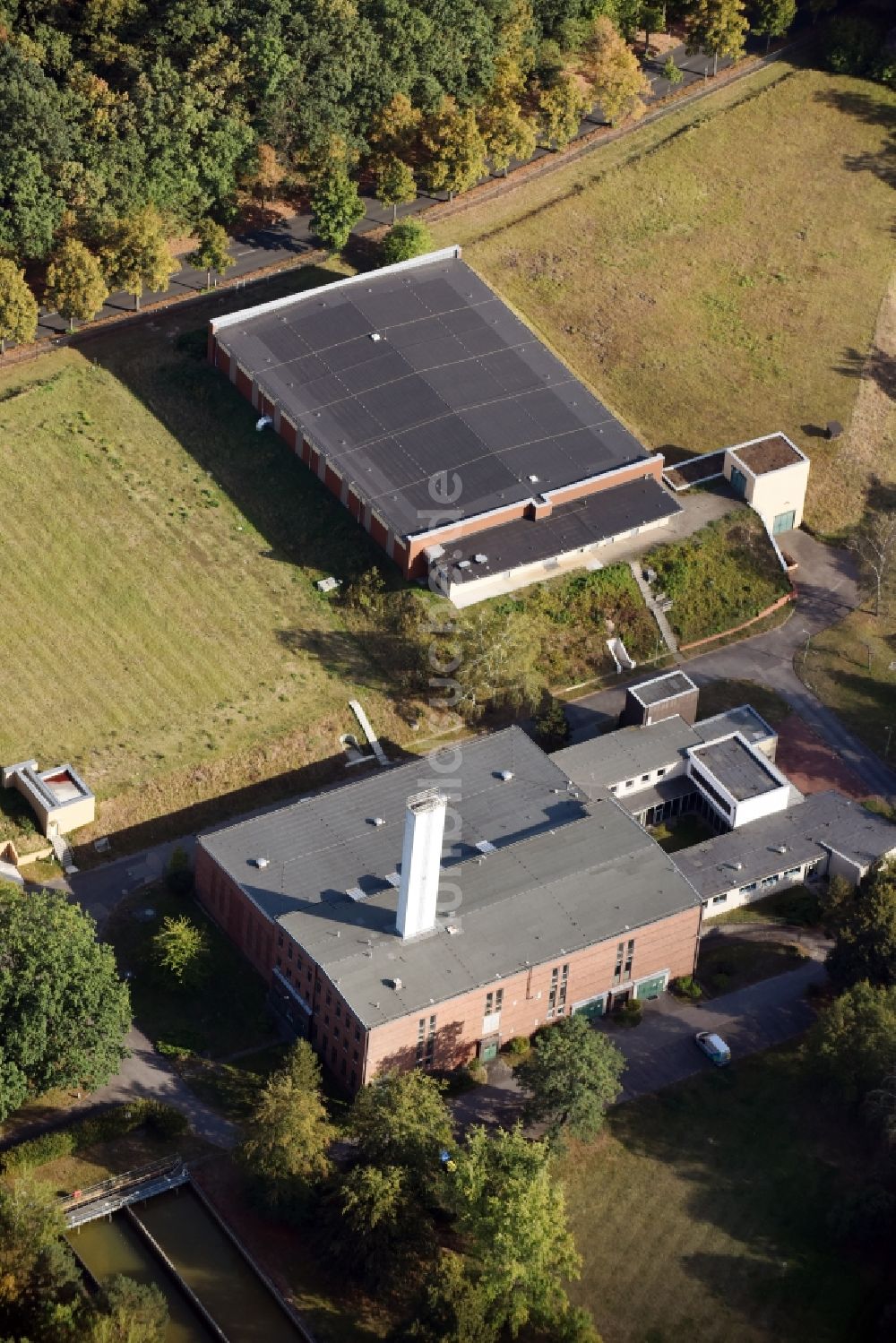 Berlin aus der Vogelperspektive: Wasserwerk - Erdspeicher Anlage Tiefwerder in Berlin